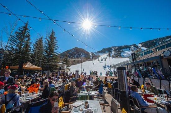 Apartment Snowmass Village 2 Bedroom Platinum-rated In, Out Aspen