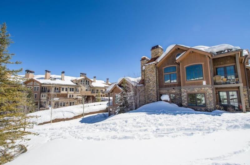 Alpine Vista Ski-in/ski-out Apartment