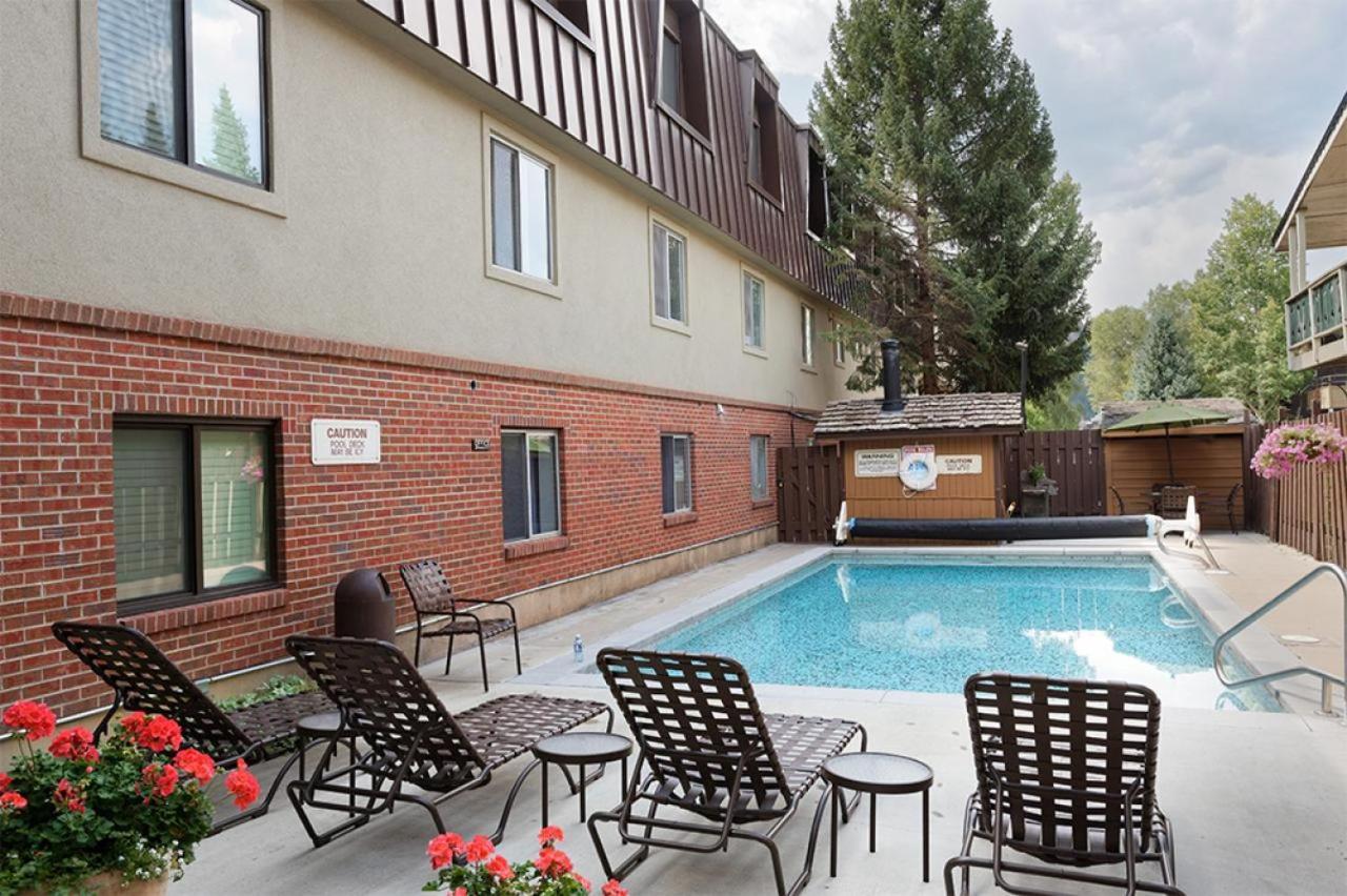 Silverglo 204, Contemporary Walking Distance To Slopes, Access To A Pool *