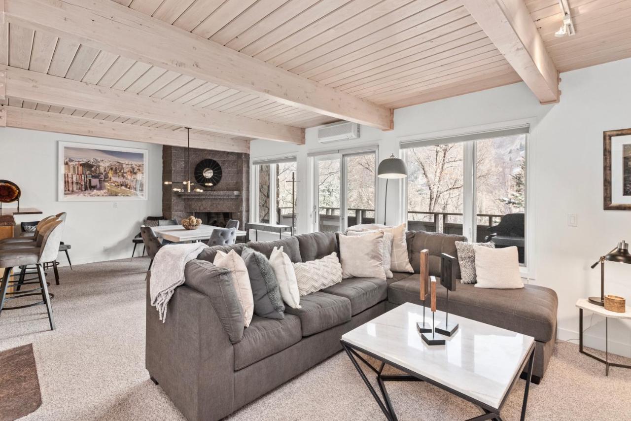 Standard Two Bedroom - Alps #402 *