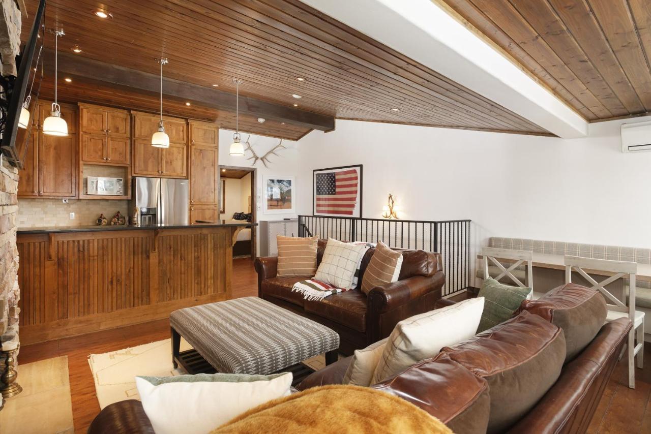 718 S, Mill St, Fasching Haus #4 Apartment *