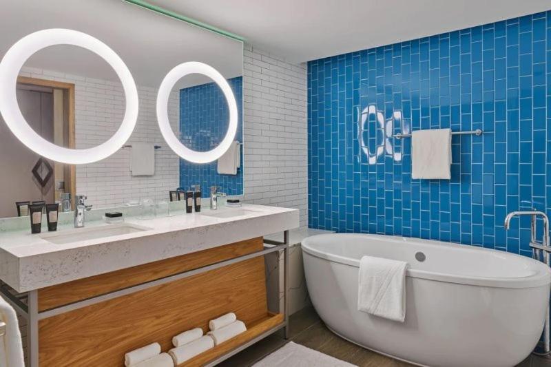 Downtown Luxury 3 Bedroom Apartment