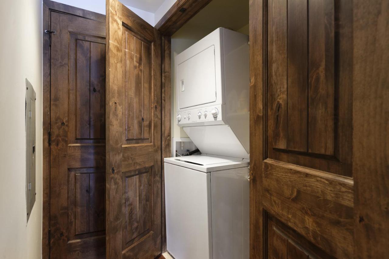 718 S, Mill St, Fasching Haus #4 Apartment *