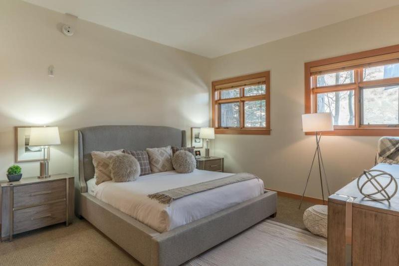 Apartment Snowmass Mountain Lodge: Luxury Ski-in/ski-out Retreat