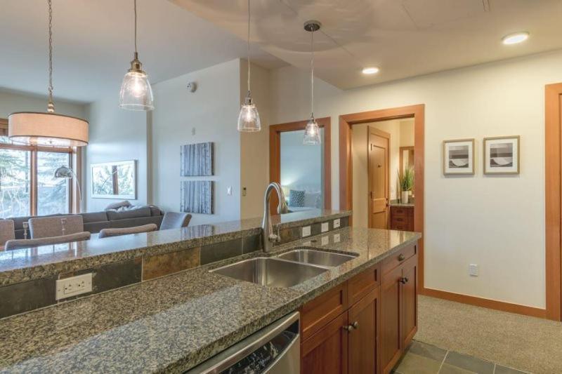 Apartment Snowmass Mountain Lodge: Luxury Ski-in/ski-out Retreat *