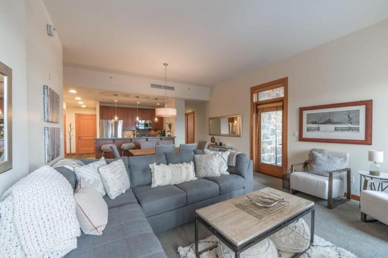 Snowmass Mountain Lodge: Luxury Ski-in/ski-out Retreat *