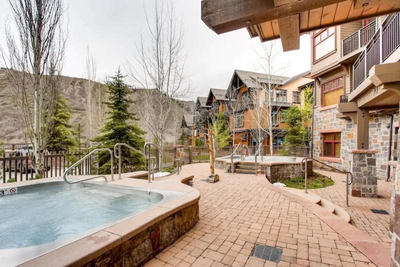 Snowmass Mountain Lodge: Luxury Ski-in/ski-out Retreat Apartment