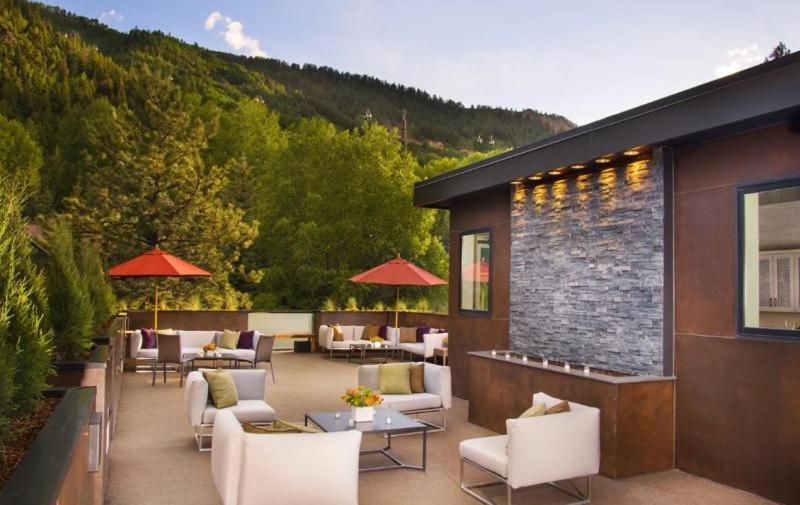 2 Bedroom Mountain Residence In The Heart Of Aspen With Amenities Including Heated Pool, Hot Tubs, Game Room And Spa