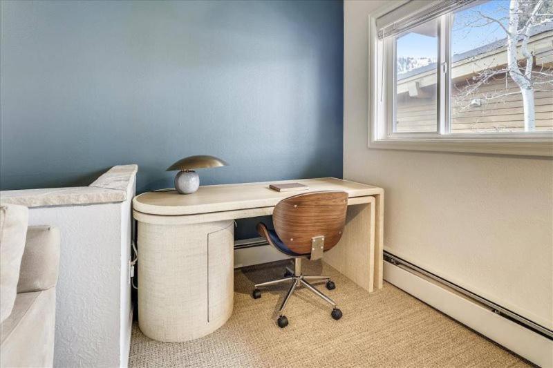 Downtown 3 Bedroom - Silverbell Apartment *