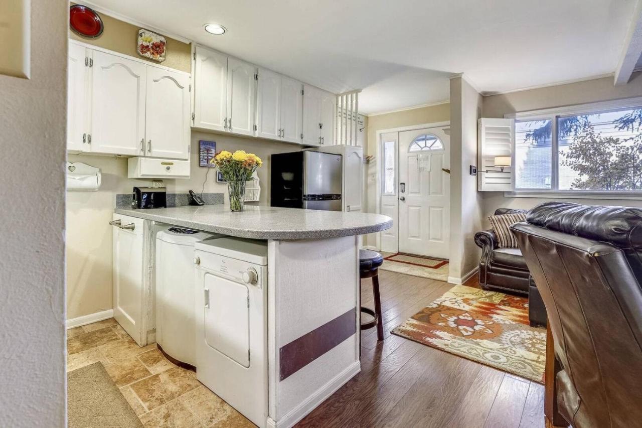 Downtown 2 Bedroom - Silverbell Apartment