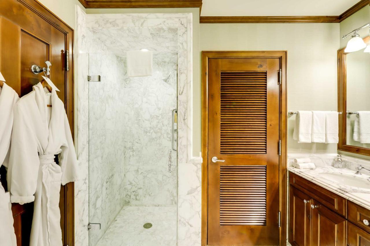 In Ritz-carlton Highlands Apartment *