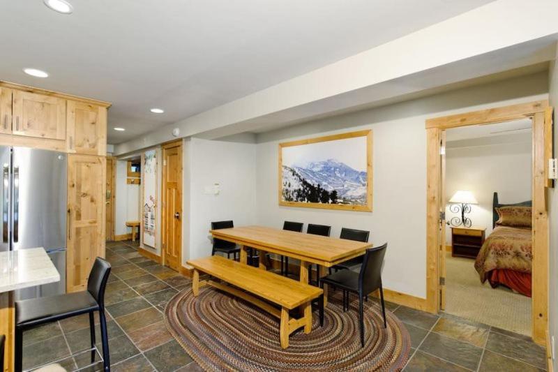 3 Bedroom Premier - Crestwood Hotel *