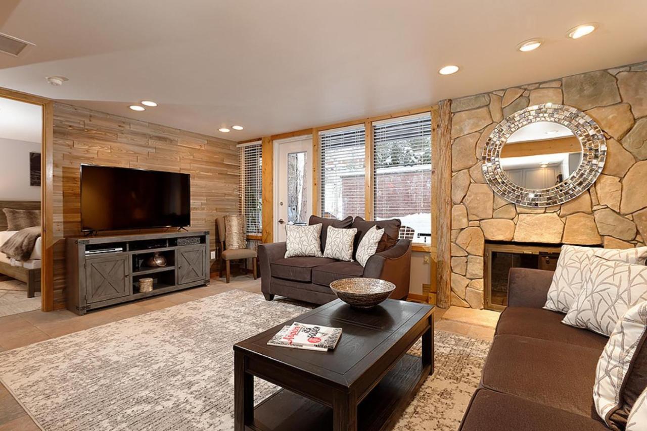 Holiday home Fifth Avenue Unit 9, Cool, Contemporary 2 Blocks From The Slopes. Fireplace & Patio! *
