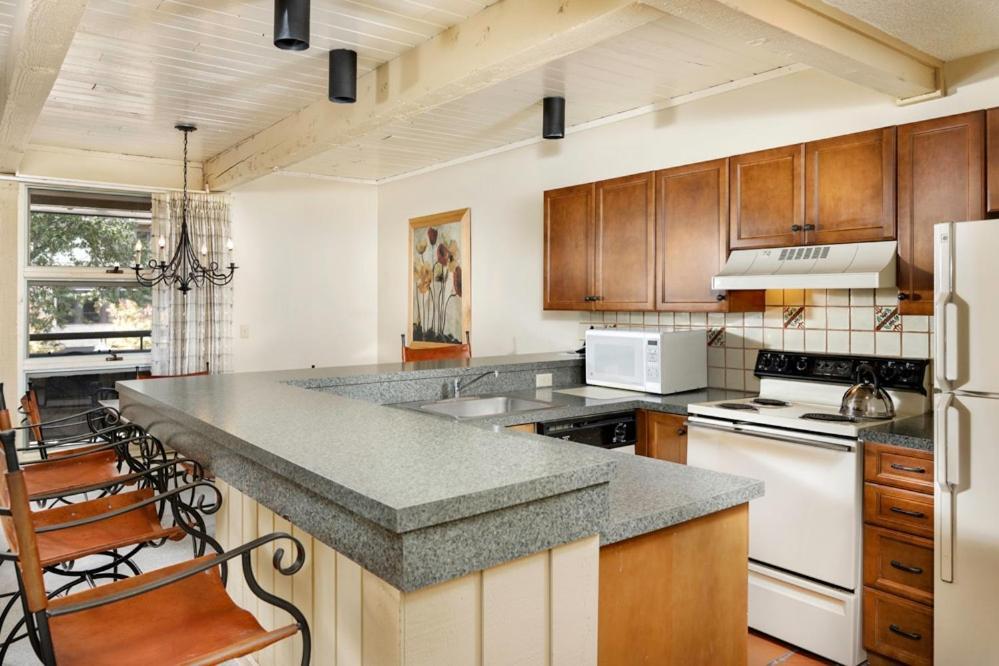 Concept 600 Unit 308, Convenient Downtown Location, Private Deck, And Fireplace * Aspen