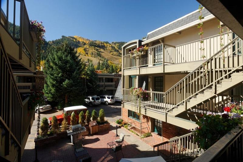 Holiday home Chateau Dumont Unit 15, Spacious Floor Condo, Two Blocks From Mountain Aspen