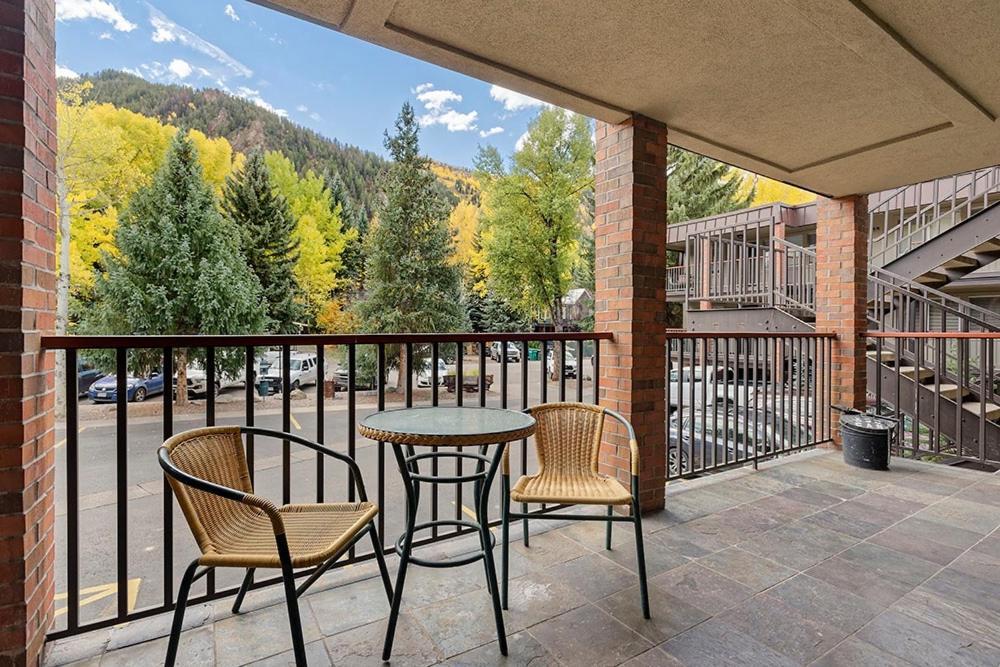 Holiday home Silverglo 206, With Mid-century Modern Decor, Upgraded Kitchen And Access To Pool *