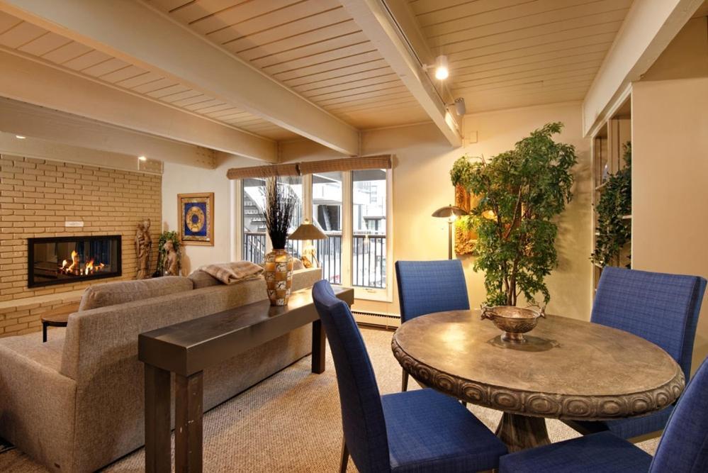 Chateau Dumont Unit 11, Contemporary With A Great Downtown Location Holiday home