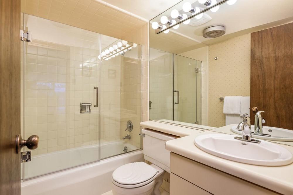 Chateau Dumont Unit 15, Spacious Floor Condo, Two Blocks From Mountain Holiday home