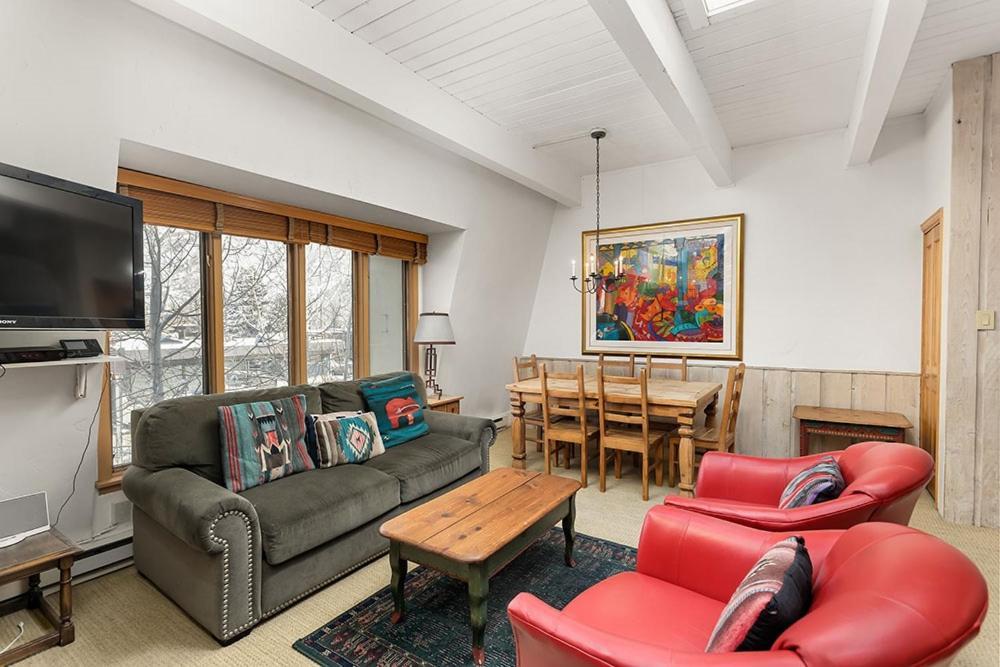 Chateau Chaumont Unit 19, Spacious Top-floor With Great Location * Aspen