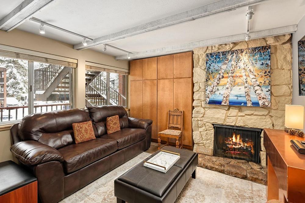 Silverglo Unit 202, Upgraded With Wood-burning Fireplace And Access To A Pool Aspen