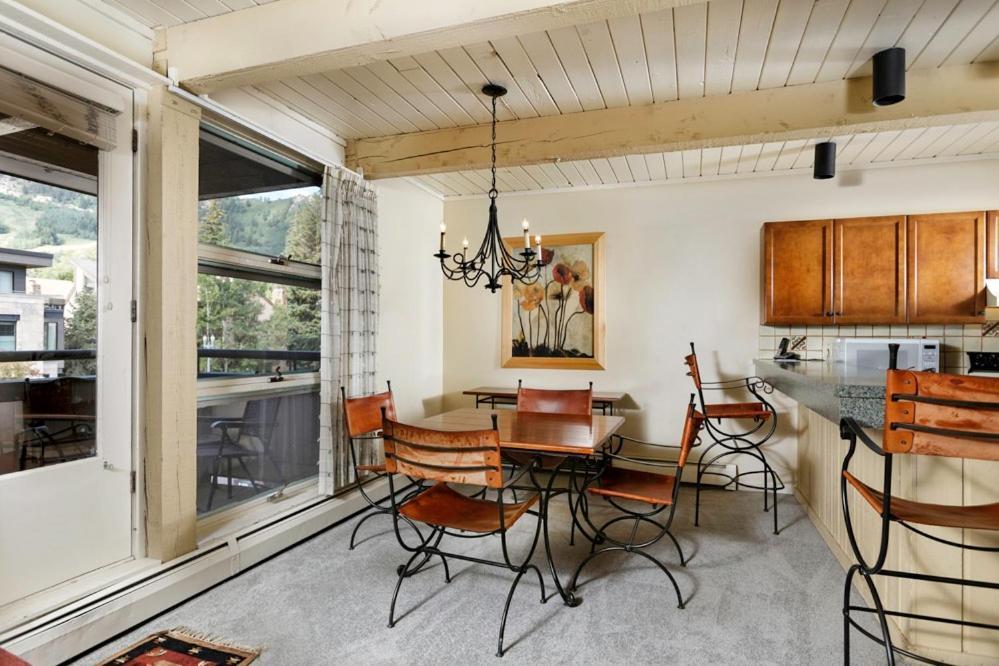 Concept 600 Unit 308, Convenient Downtown Location, Private Deck, And Fireplace Holiday home *