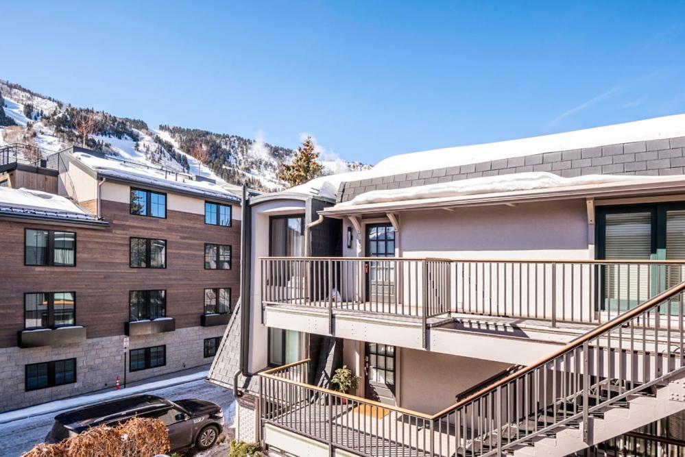 Chateau Dumont Unit 11, Contemporary With A Great Downtown Location Holiday home