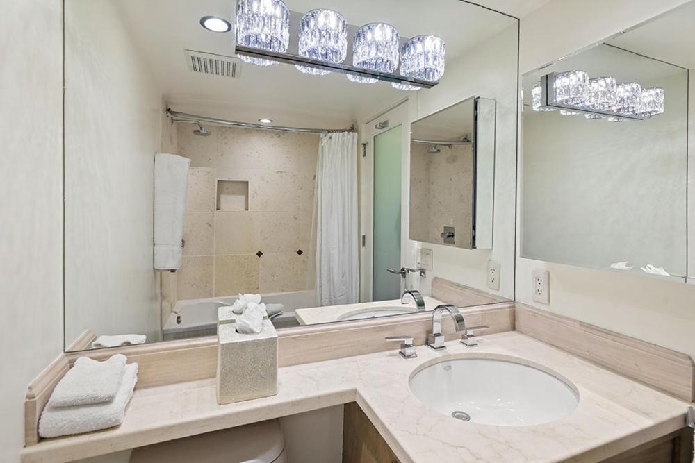 Chateau Eau Claire 9, Newly Renovated With River Views, Hot Tub, Pool, Fitness Center Access Aspen
