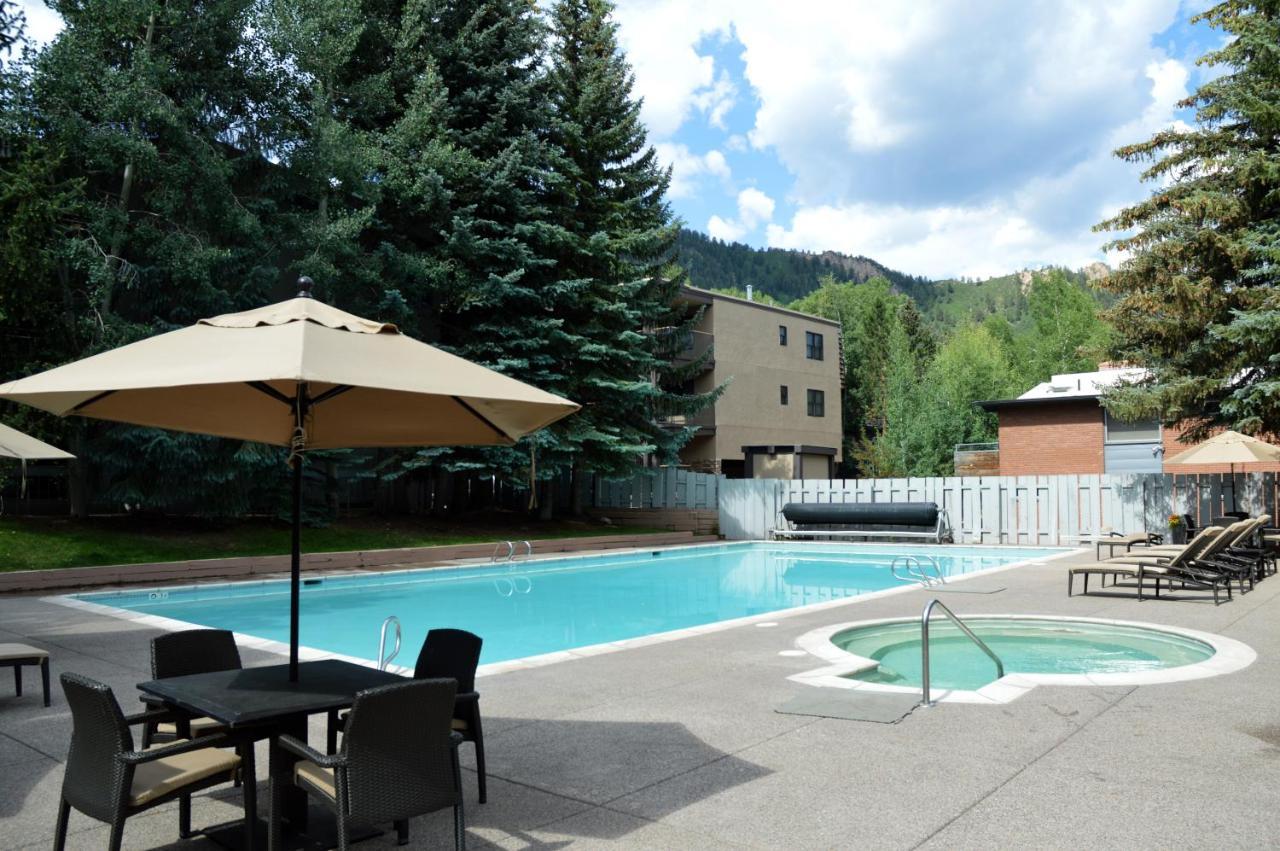 Holiday home Chateau Eau Claire 9, Newly Renovated With River Views, Hot Tub, Pool, Fitness Center Access *