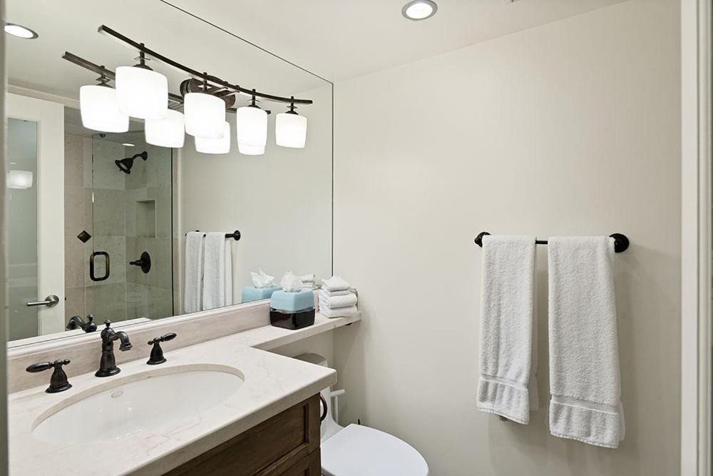 Chateau Eau Claire 9, Newly Renovated With River Views, Hot Tub, Pool, Fitness Center Access * Aspen