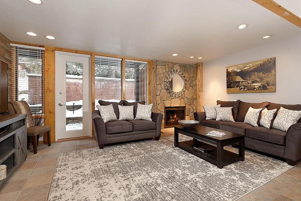Holiday home Fifth Avenue Unit 9, Cool, Contemporary 2 Blocks From The Slopes. Fireplace & Patio!