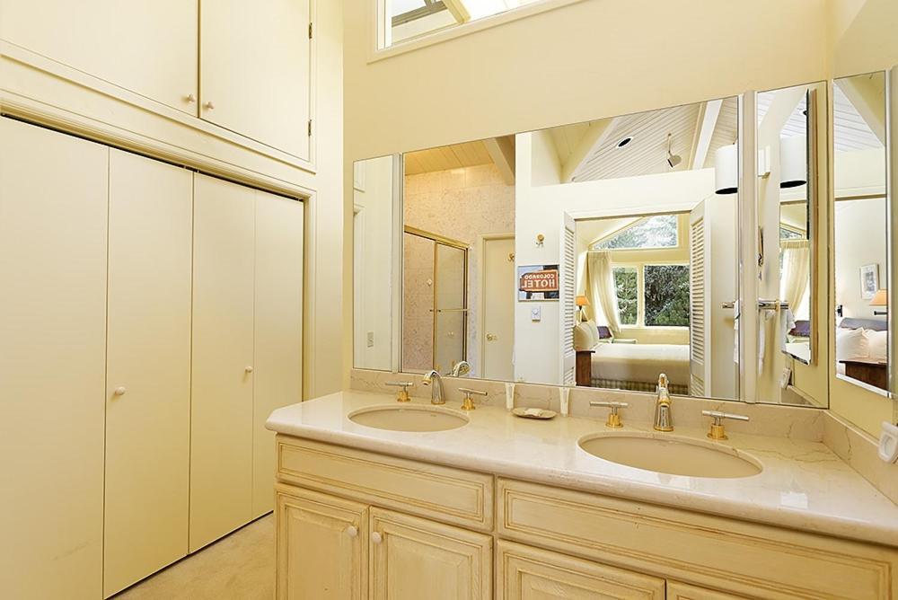 Holiday home Clarendon Unit 2, Beautiful Townhouse, Expansive Living Area, Vaulted Ceilings, Private Patio Aspen