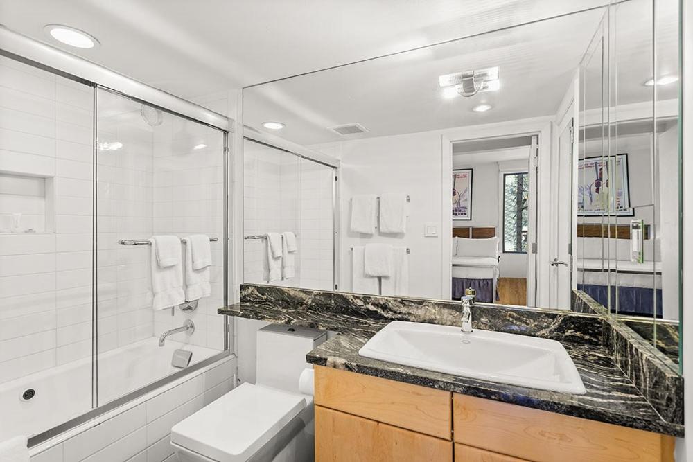 Holiday home Fifth Avenue Unit 5, Modern With Access To Pool & Hot Tub, Great Location! *