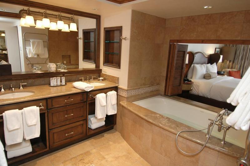 St Regis Residence, Luxury 2 Bedroom Float 001, & In Downtown Aspen, 2 Blocks From Lifts Apartment Aspen