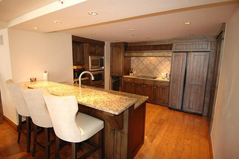 Apartment St Regis Residence, Luxury 2 Bedroom Float 001, & In Downtown Aspen, 2 Blocks From Lifts