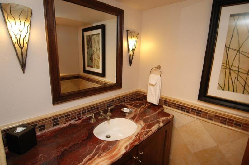 St Regis Residence, Luxury 2 Bedroom Float 001, & In Downtown Aspen, 2 Blocks From Lifts Apartment
