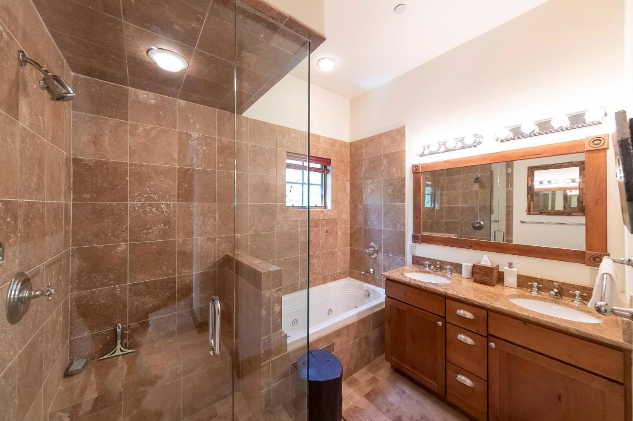 Christiana Unit 201c, Light-filled Luxury With Views Of Mountain Holiday home *