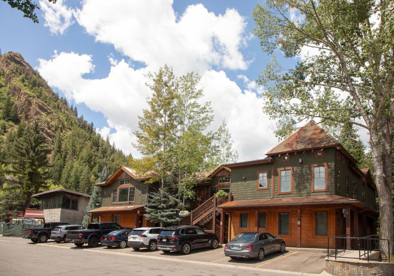 Christiana Unit 201c, Light-filled Luxury With Views Of Mountain Holiday home *