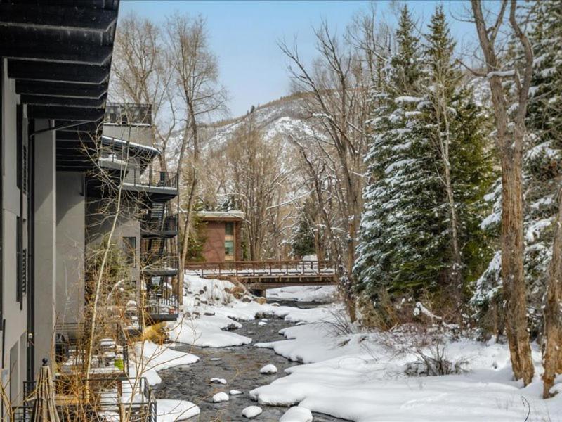 Chateau Roaring Fork 24, Remodeled W River Views, Large Tvs, Fireplace, Near Gondola!