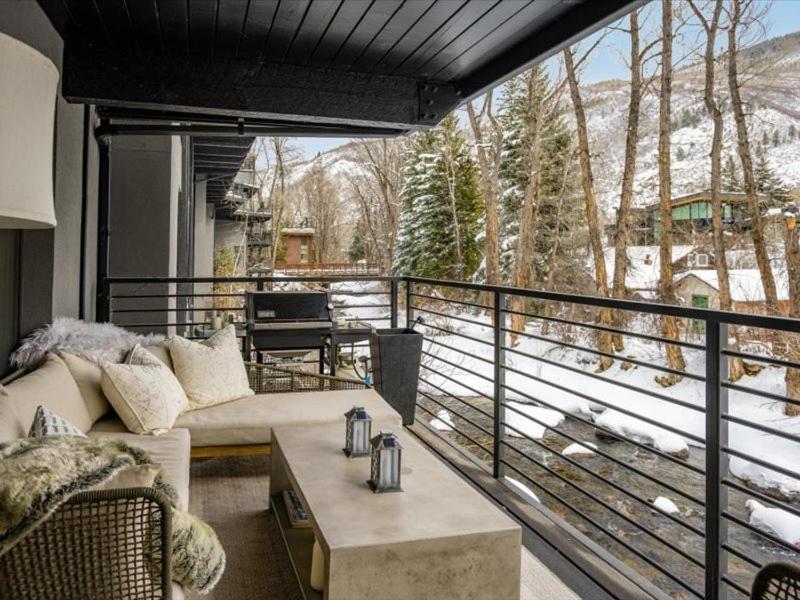 Holiday home Chateau Roaring Fork 24, Remodeled W River Views, Large Tvs, Fireplace, Near Gondola!
