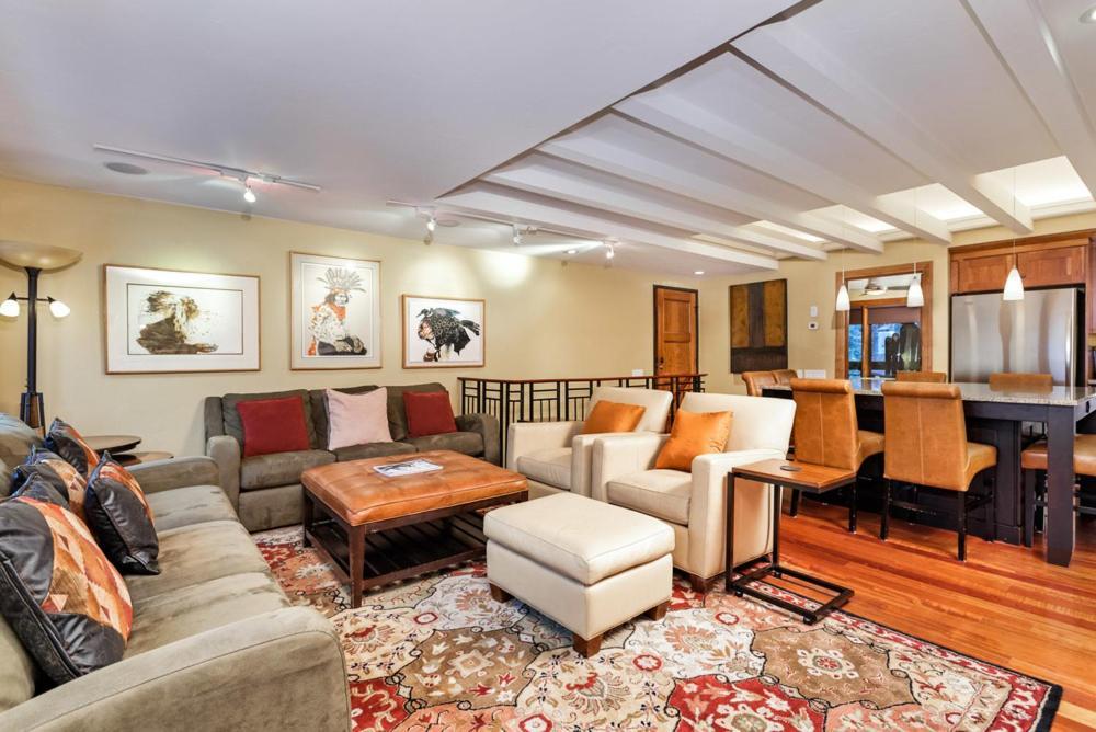 Fasching Haus Unit 9, Deluxe W/ A/c In The Living Area, 2 Blocks To Downtown Holiday home