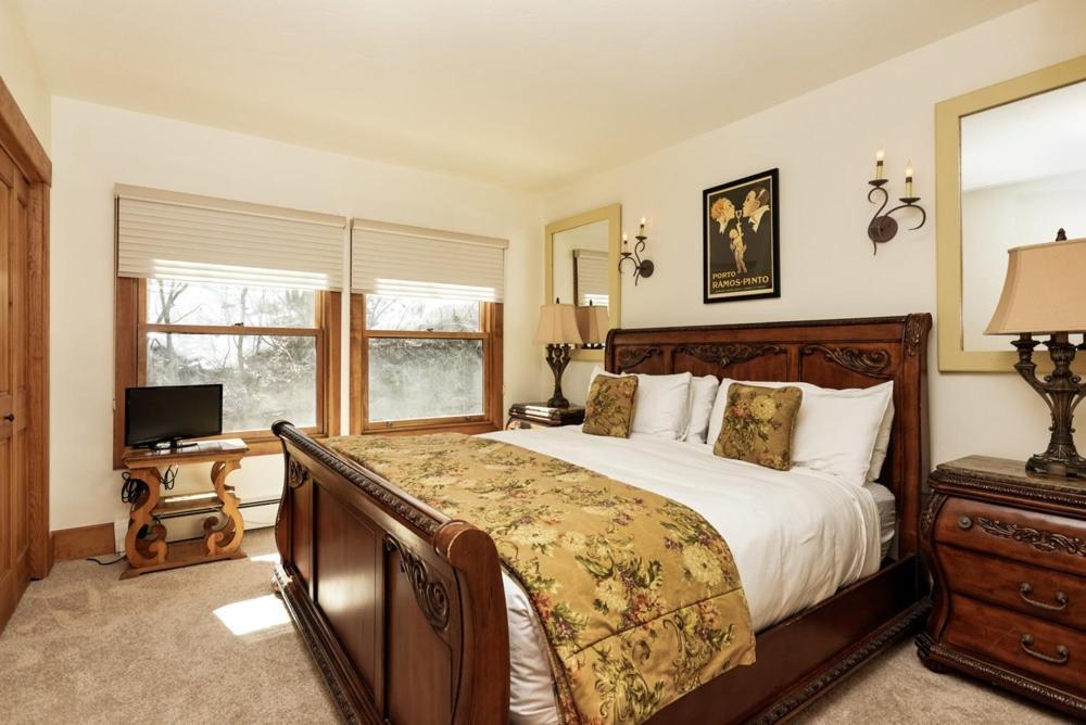 Holiday home Durant Unit D3, With Floor-to-ceiling Windows, Fireplace, And