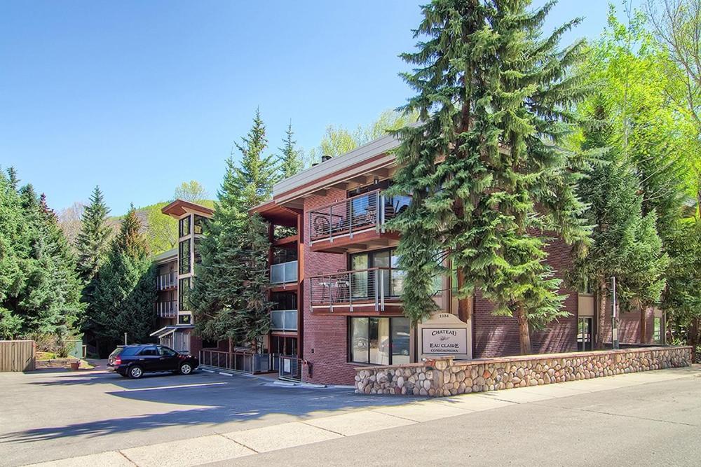 Chateau Eau Claire Unit 22, Overlooking The Roaring Fork River With A Private Deck Aspen