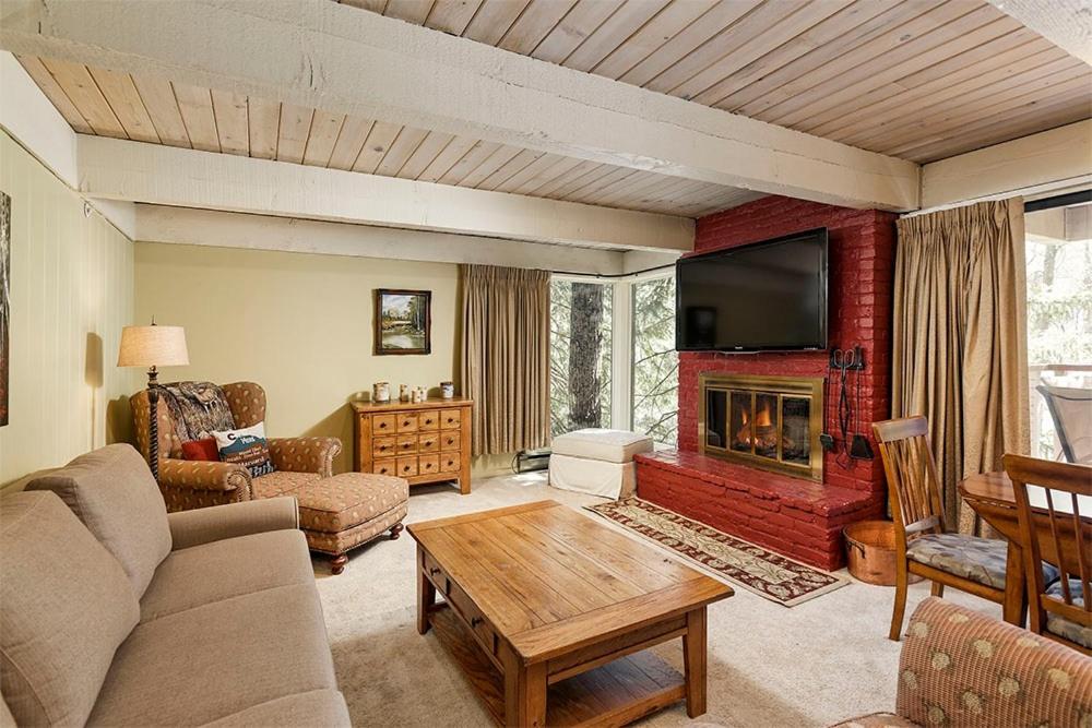 Chateau Eau Claire Unit 22, Overlooking The Roaring Fork River With A Private Deck Holiday home Aspen