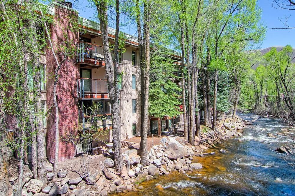 Chateau Eau Claire Unit 22, Overlooking The Roaring Fork River With A Private Deck *