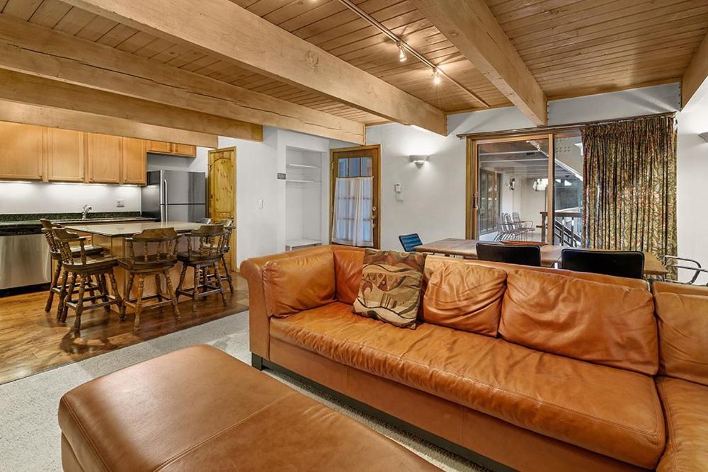 Chateau Dumont Unit 9, Downtown With Cozy Living Area *