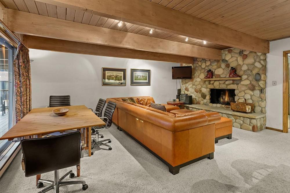 Chateau Dumont Unit 9, Downtown With Cozy Living Area Aspen