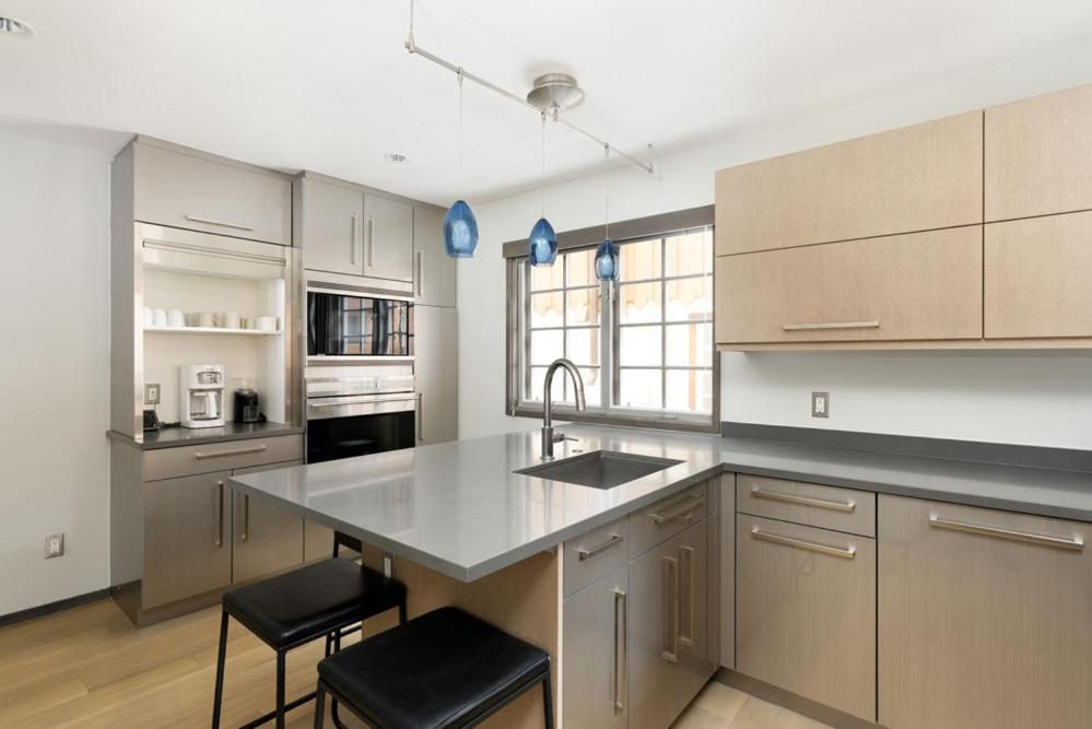 Alpenblick 10, Three Level Townhome, Two Block From The Gondola Aspen