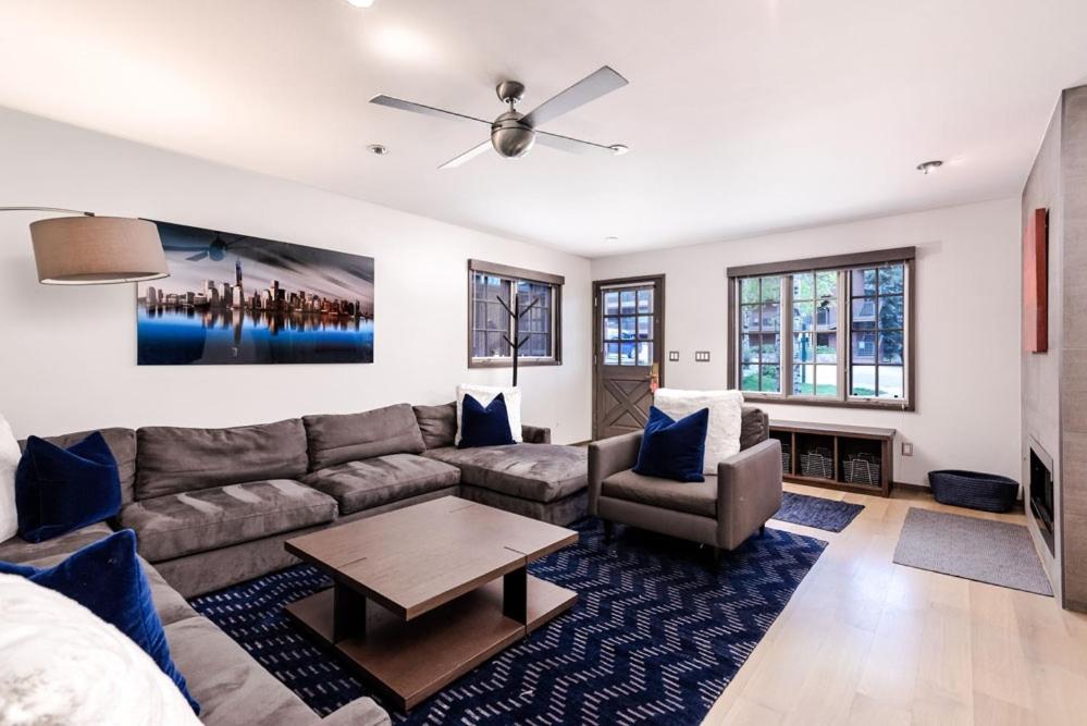 Holiday home Alpenblick 10, Three Level Townhome, Two Block From The Gondola *