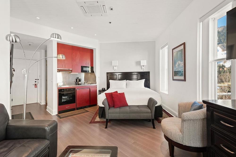 Holiday home Independence Square Unit 303, Corner With Premier Finishes, Downtown Location