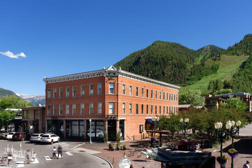 Independence Square Unit 303, Corner With Premier Finishes, Downtown Location Holiday home